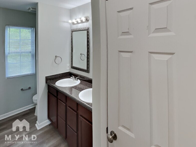 Building Photo - 6108 Fazenda Drive