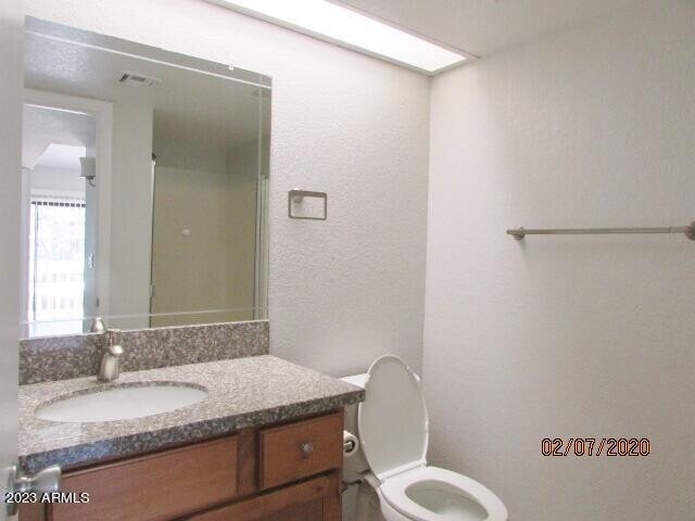 Building Photo - 1905 E University Dr