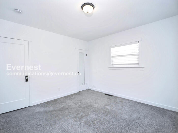 Building Photo - 1521 31st Ave S