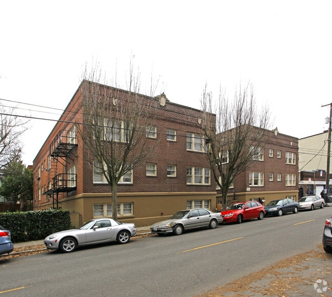 Primary Photo - Marion Court Apartments