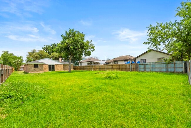 Building Photo - 3808 Corto St