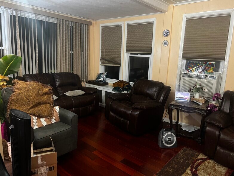 Building Photo - 16134 84th Ave