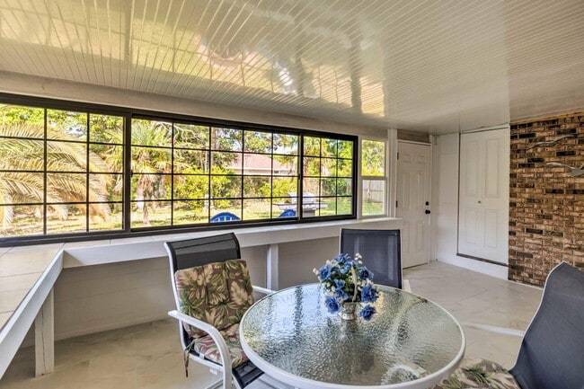 Building Photo - 1223 Redwood Ln