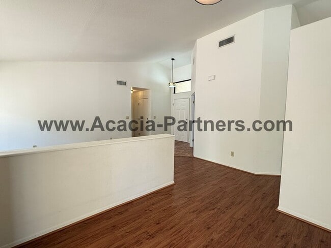 Building Photo - Three Bedroom/Two Bath Home