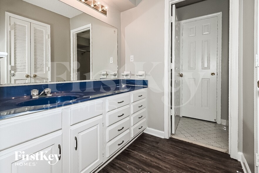 Building Photo - 4484 Westbury Dr