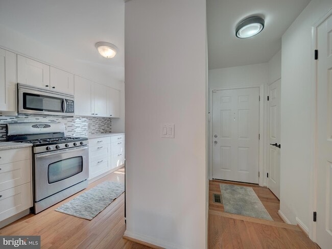 Building Photo - 3022 Kings Village Rd