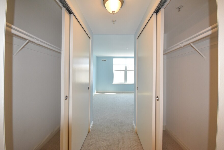 Building Photo - 8400 Oceanview Ter