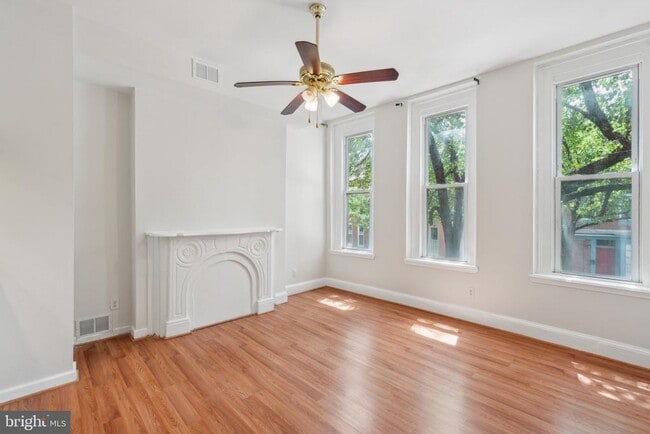 Primary Photo - 822 W Lombard St