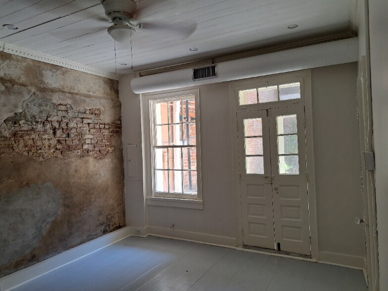 Building Photo - 711 Royal St