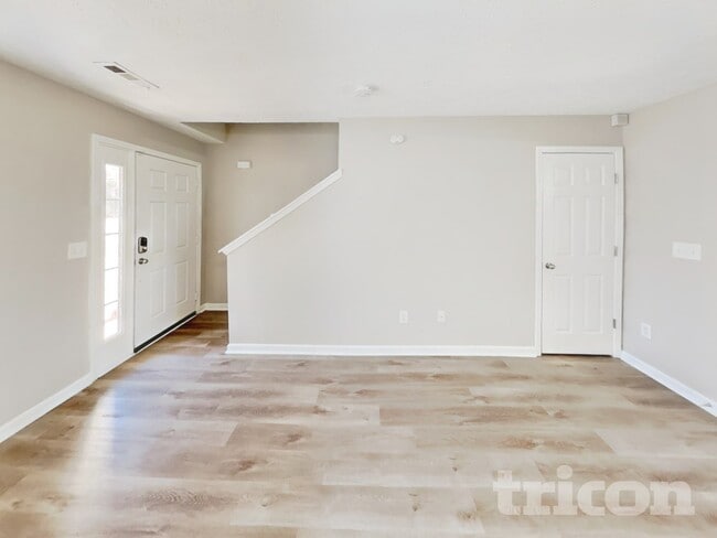 Building Photo - 4028 Deer Run Trce