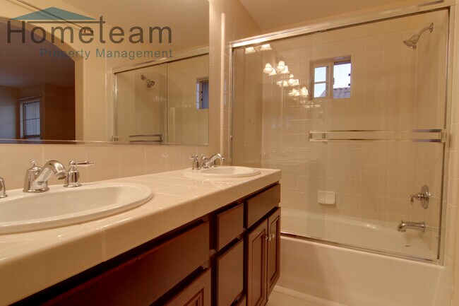 Building Photo - 2BR/2.5BA 1458 SQFT Eastlake/Chula Vista T...