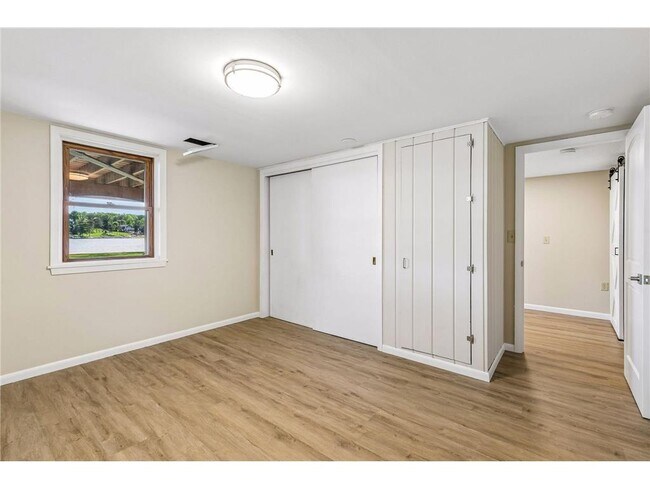 Building Photo - 1303 Crystal Lake Rd E