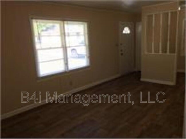 Building Photo - 1108 George Cir