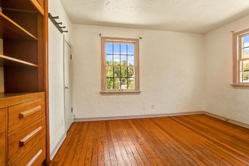 Building Photo - 633 N 8th St
