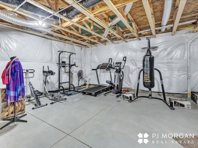 Building Photo - Beautiful 4 Bedroom, 3 Bathroom Home - Ren...
