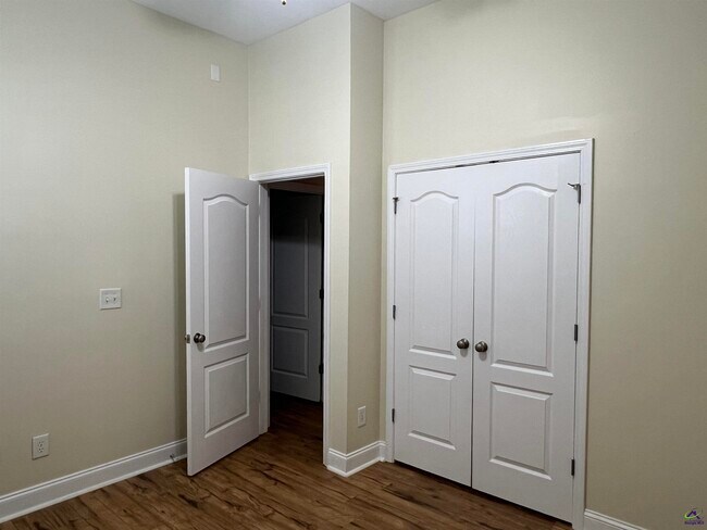 Building Photo - 644 Ivy Brook Way