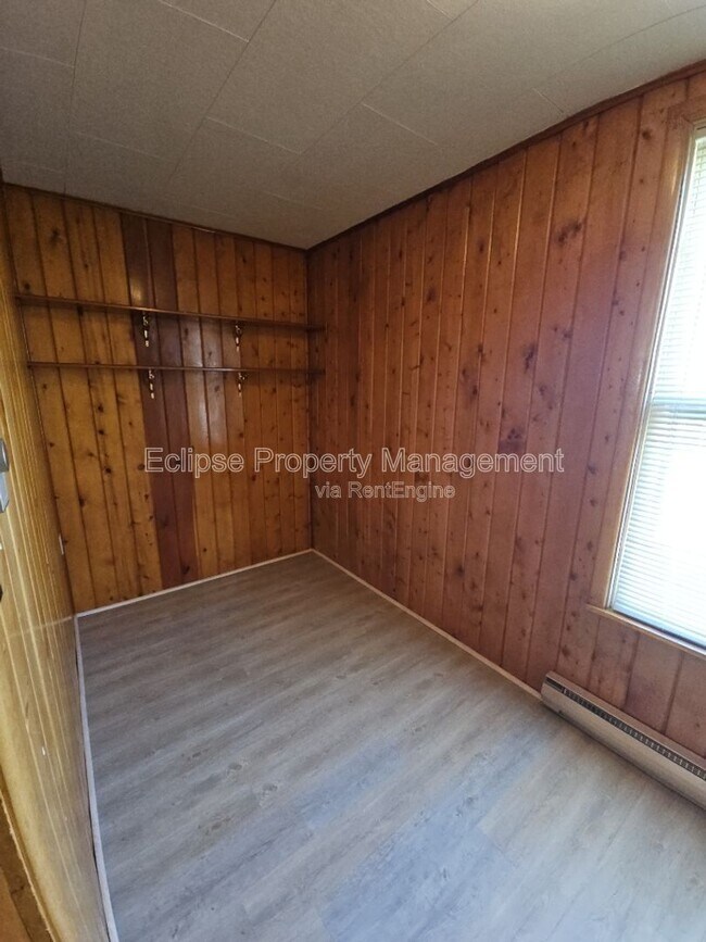 Building Photo - 427 Madison St