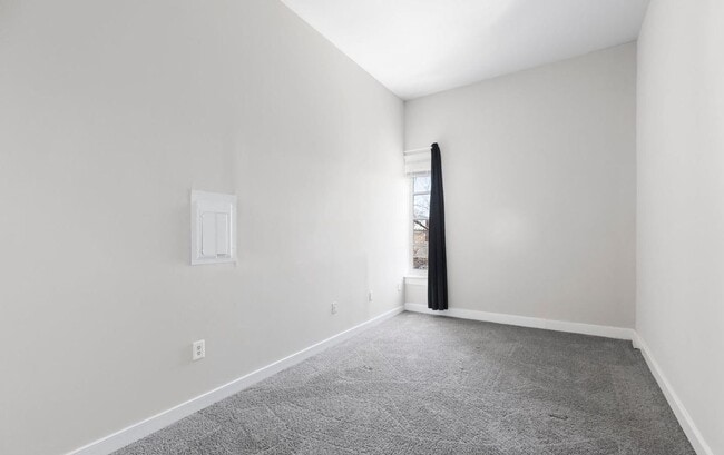 Building Photo - Charming & Spacious 2BR Right in the Heart...
