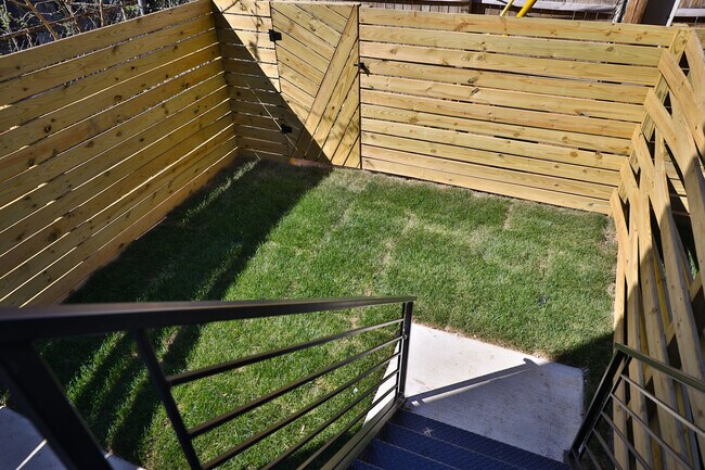 Building Photo - 2541 Turner St