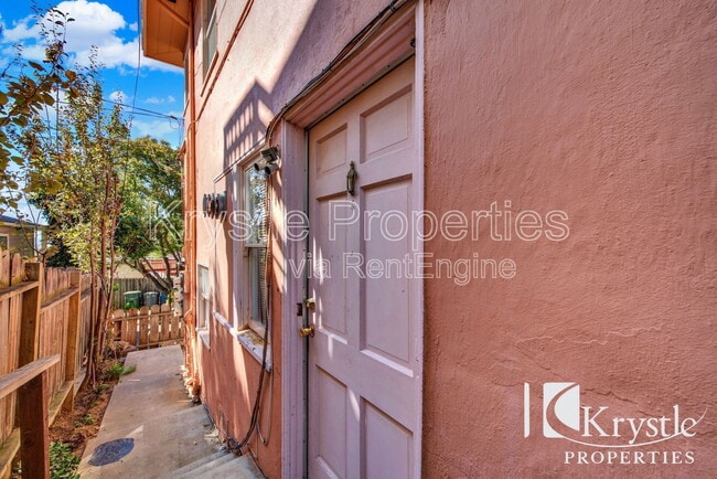 Building Photo - 1029 Sutter St