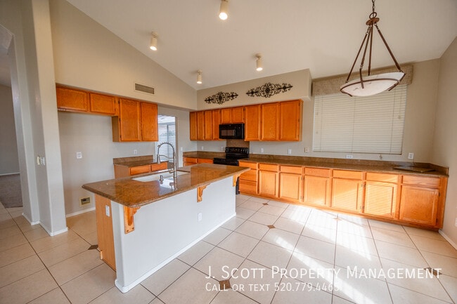 Building Photo - 7417 W Candelaria Dr