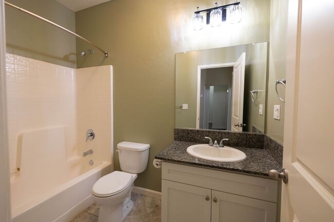 Building Photo - Lovely 3 bedroom home for rent in Hanford CA