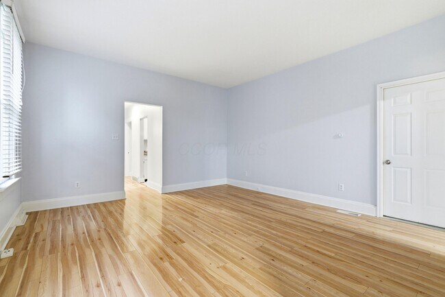 Building Photo - 19 E Mithoff St