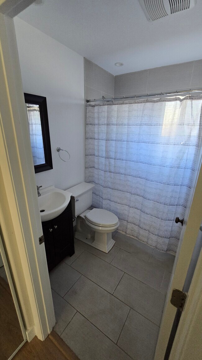 Building Photo - 6504 Tujunga Ave