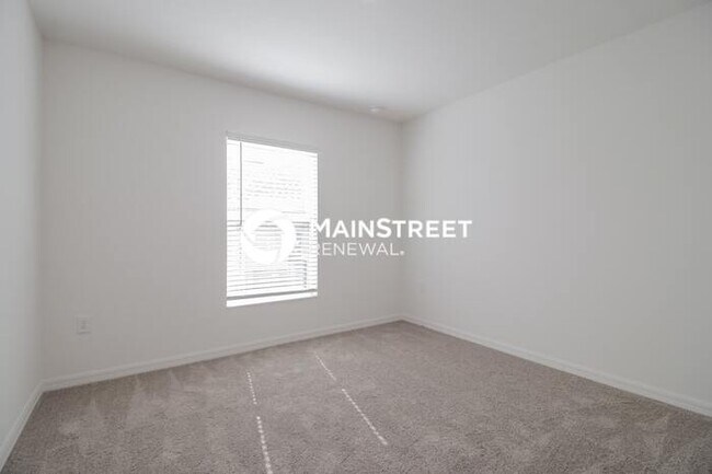 Building Photo - 5 Bedroom Pet-Friendly Home in Mascotte, FL with Main Street Renewal