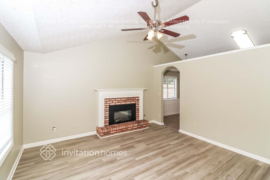 Building Photo - 3920 Garrett Springs Dr