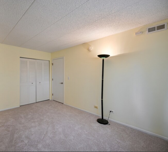 Building Photo - 484 Timber Ridge Dr