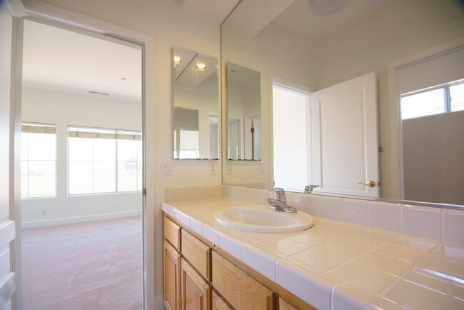 Building Photo - 26148 Legends Ct