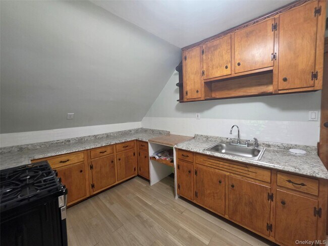 Building Photo - 81 Waring Pl