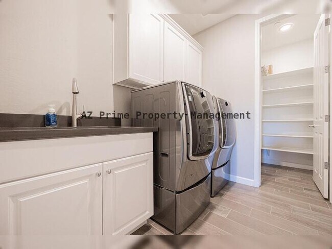 Building Photo - 10046 E Bell Rd