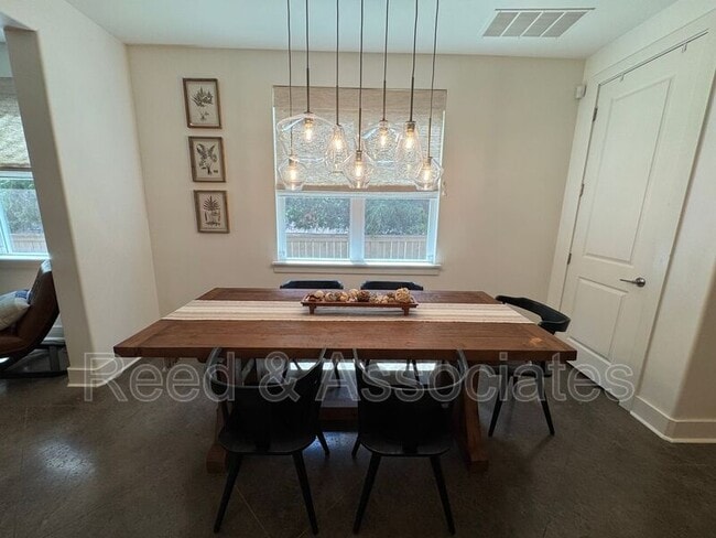 Building Photo - 1080 Blythe St