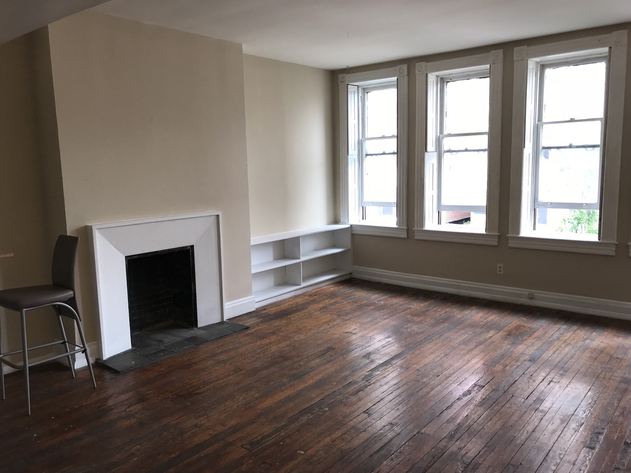 living room - 5 W Biddle St