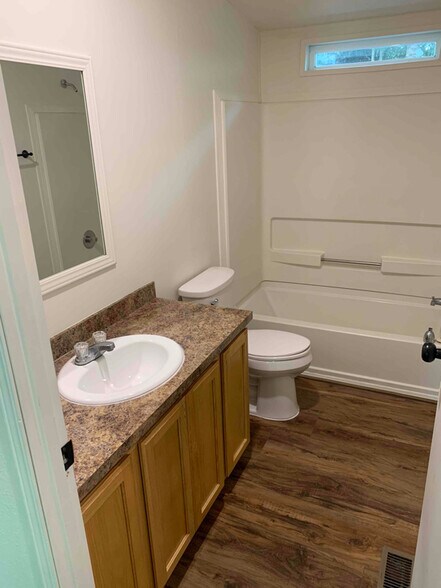 Building Photo - 1341 Rhoda Ln