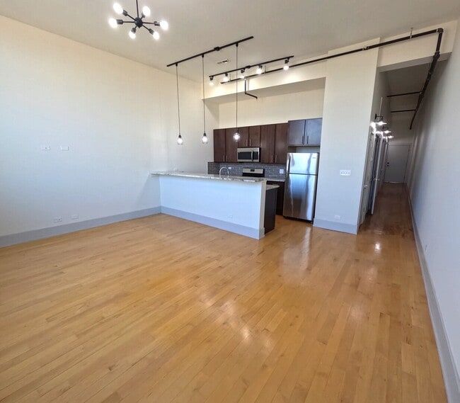 Building Photo - 1432 W 21st St