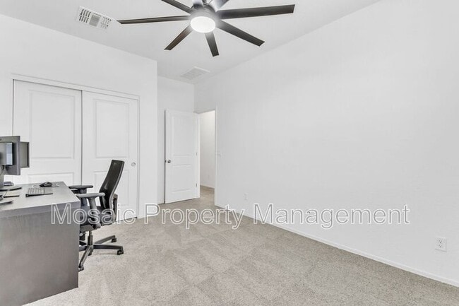 Building Photo - 1417 E Mark Ct