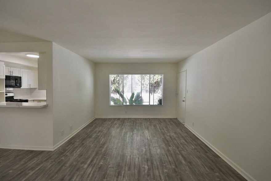 Building Photo - 14706 Dickens St