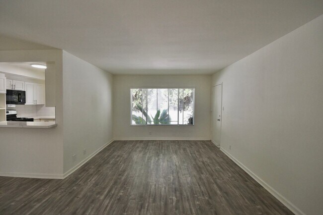 Building Photo - 14706 Dickens St