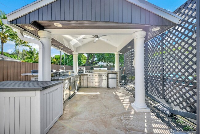 Building Photo - 836 Orchid Dr