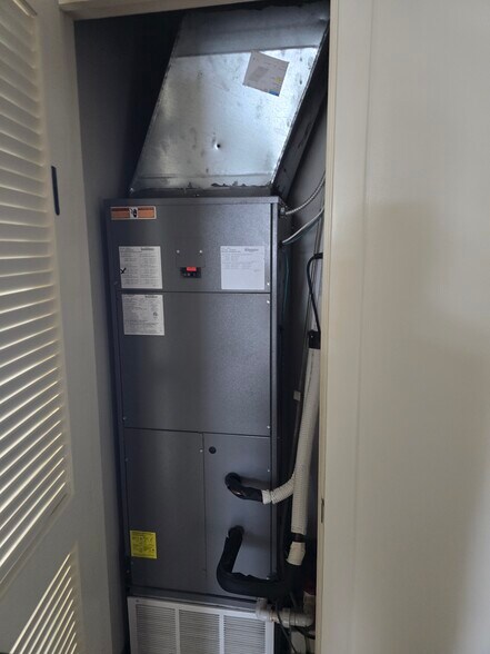 Building Photo - 152 N Main St