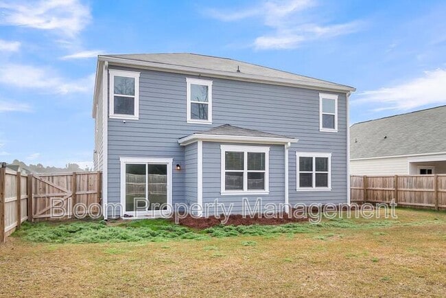 Building Photo - 205 Maple Hl Dr