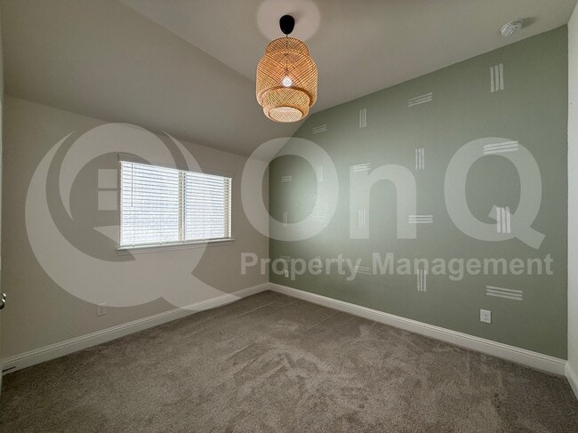 Building Photo - 3906 Greenbrier Dr