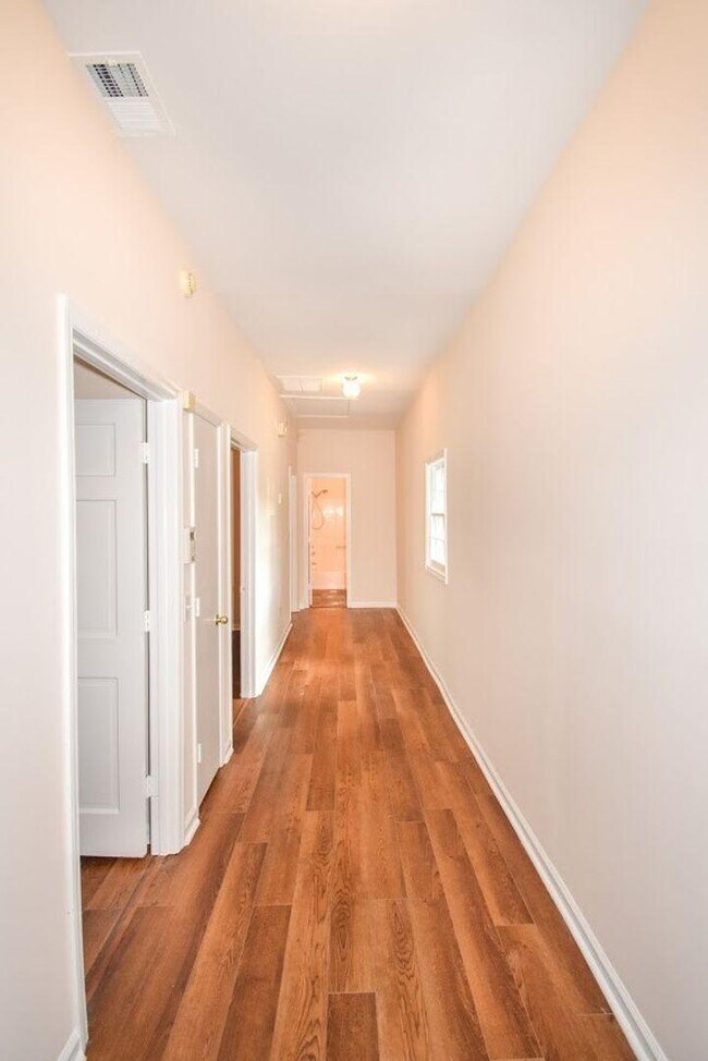 Building Photo - 7 1/2 Kracke Street - Apt D