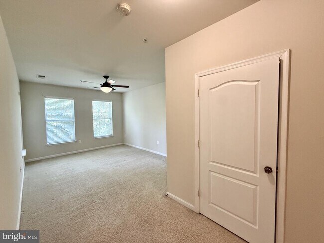 Building Photo - 9720 Holmes Pl