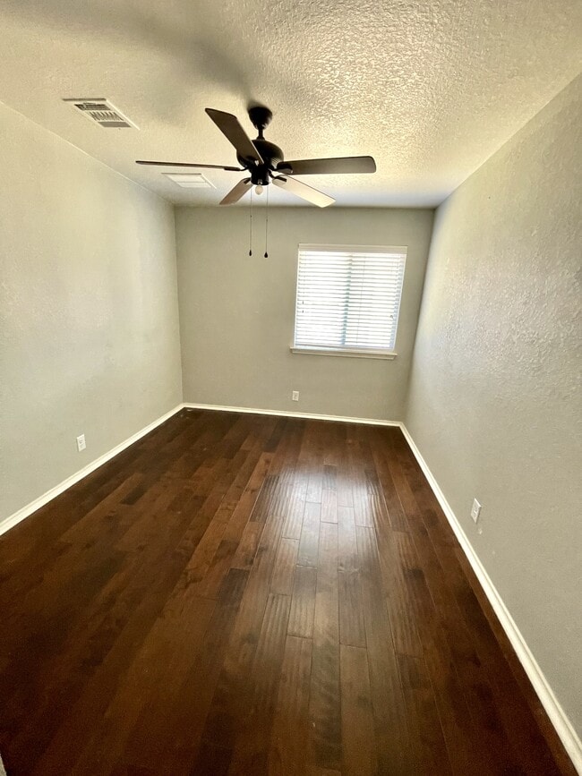 Building Photo - 659 Tom Kemp Dr