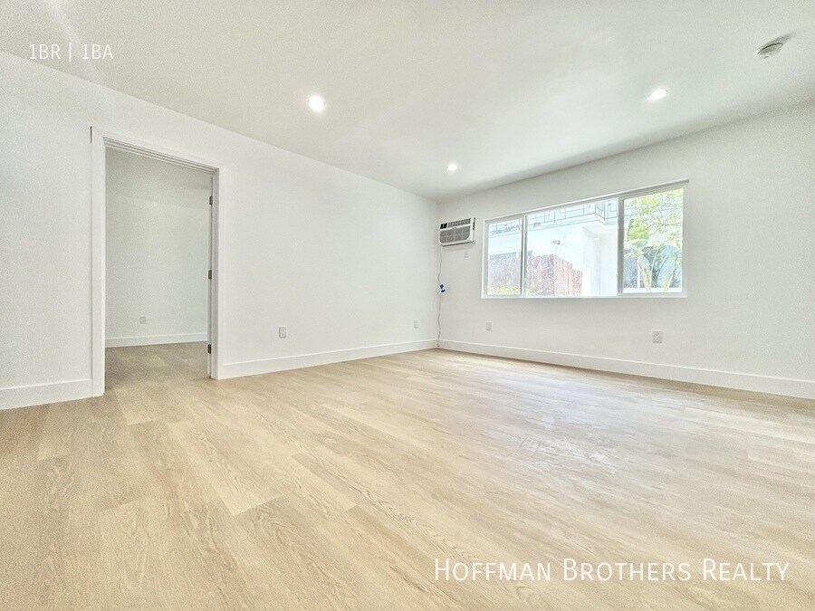 Building Photo - 1000 Coronado Ter