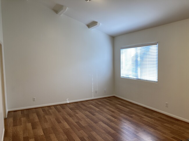 Master Bedroom - 2559 S Sepulveda Blvd